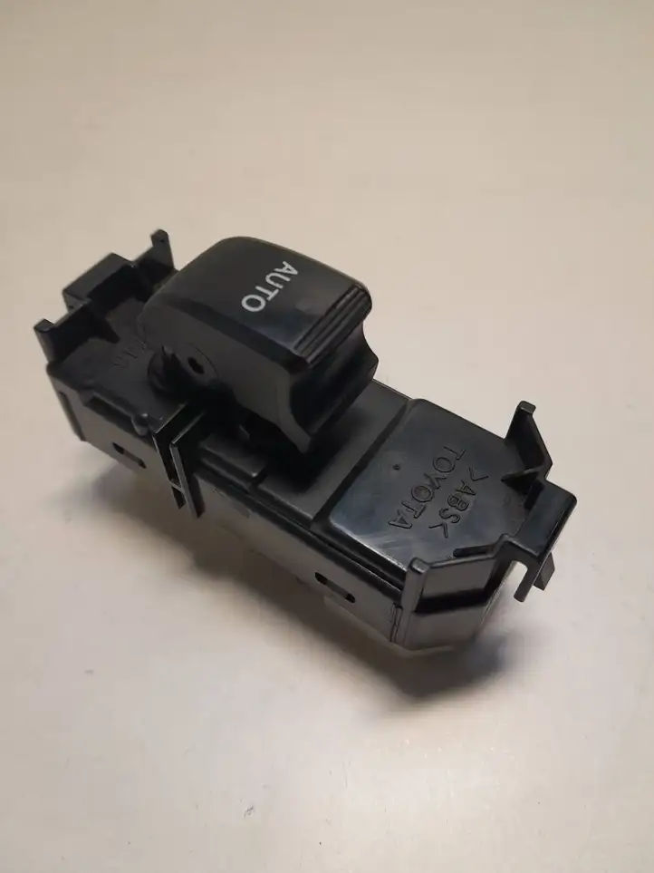 Toyota Avensis Verso (2004 - 2009) 84030 Блок кнопок стеклоподъемников — фото 1