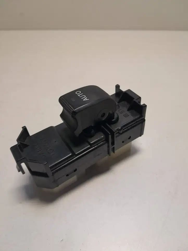 Toyota Avensis Verso (2004 - 2009) 84030 Блок кнопок стеклоподъемников — фото 3