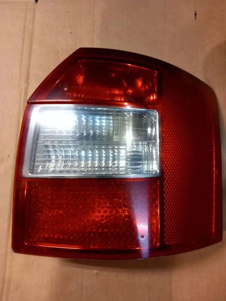 Audi A4 S4 B6 8E 8H (2000 - 2006) 283702 Задний фонарь в кузове — фото 1