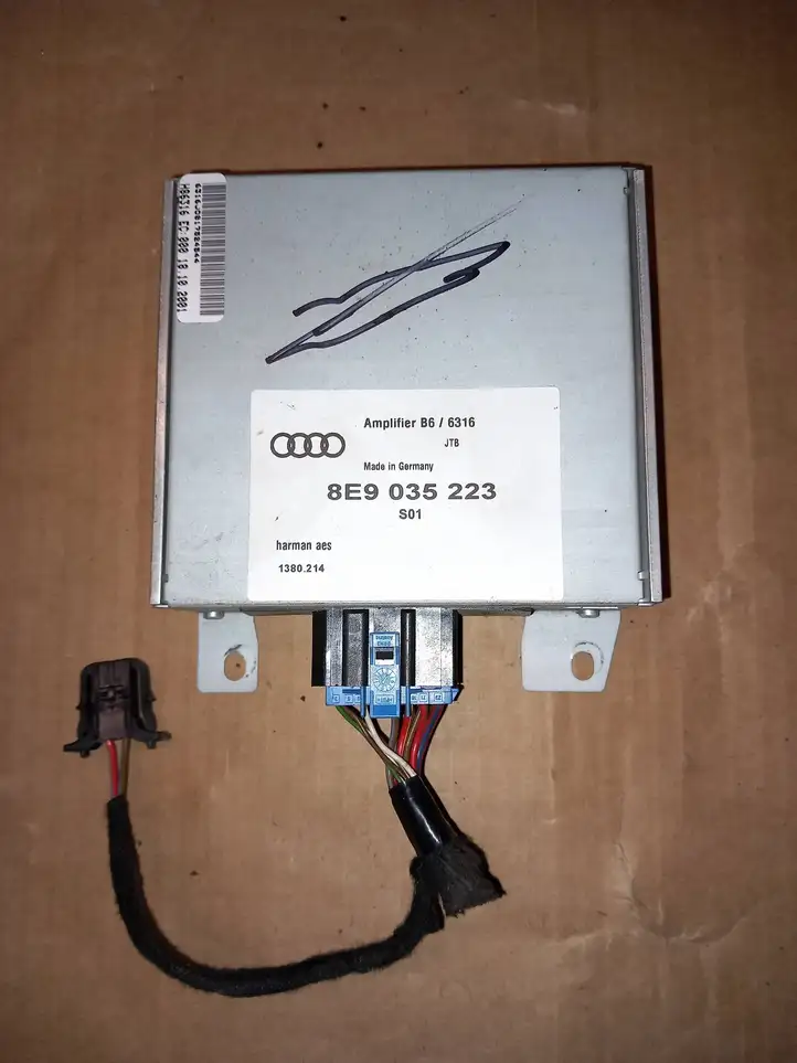 Audi A4 S4 B6 8E 8H (2000 - 2006) 8E9035223 Усилитель звука — фото 1
