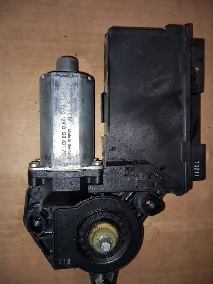 Audi A4 S4 B6 8E 8H (2000 - 2006) 8E0959801A Стеклоподъемник задней двери — фото 3