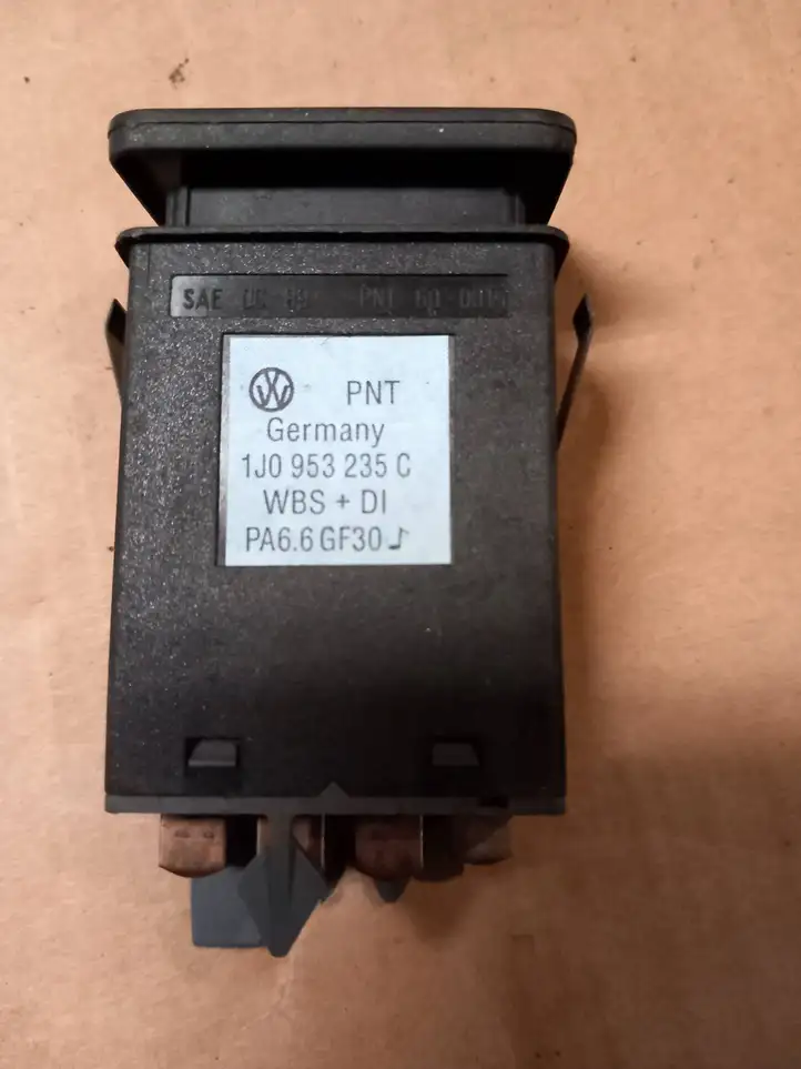 Volkswagen Golf IV (1998 - 2005) 1J0953235C Включатель аварийных фонарей — фото 2