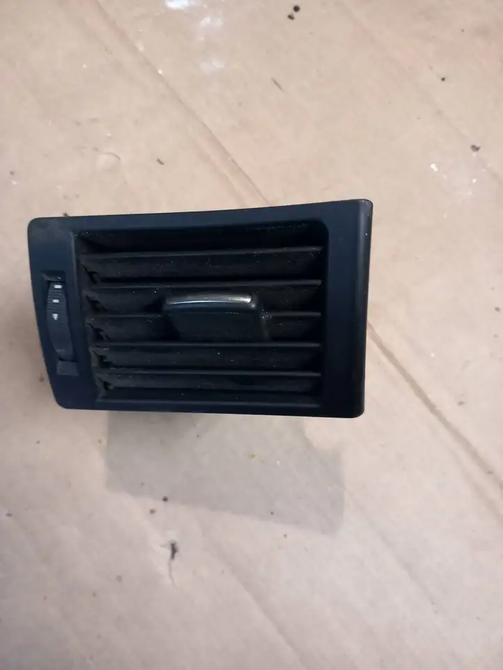 Audi A4 S4 B6 8E 8H (2000 - 2006) 8E0823901D Боковой воздушный дефлектор — фото 1