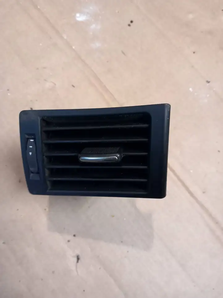 Audi A4 S4 B6 8E 8H (2000 - 2006) 8E0823901D Боковой воздушный дефлектор — фото 3