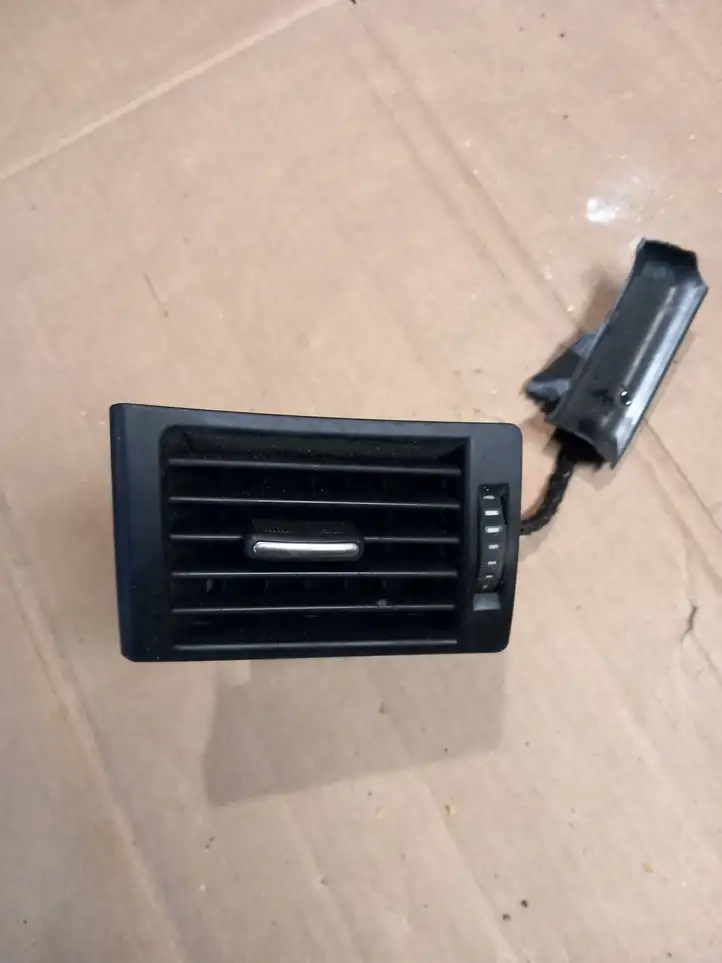 Audi A4 S4 B6 8E 8H (2000 - 2006) 8E0820902F Боковой воздушный дефлектор — фото 1
