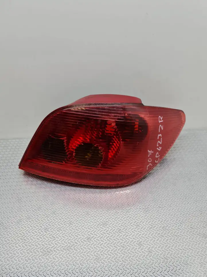 Peugeot 307 CC (2001 - 2005) 89022860507 Задний фонарь в кузове — фото 1