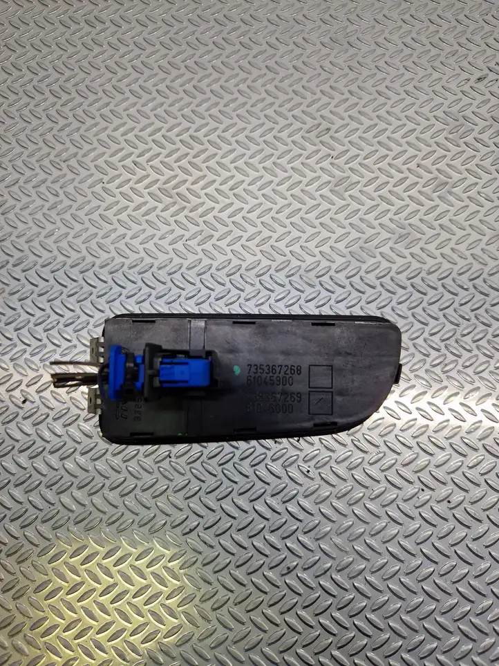 Fiat Grande Punto (2005 - 2014) 735367268 Включатель фонарей — фото 3
