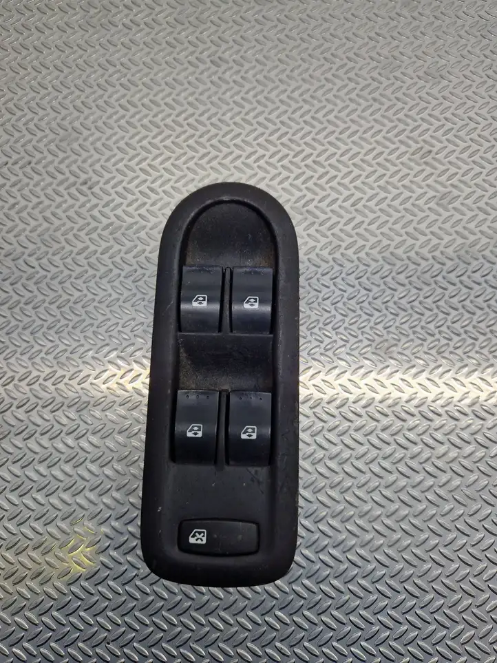 Renault Scenic II - Grand scenic II (2003 - 2006) 156018070 Блок кнопок стеклоподъемников — фото 1