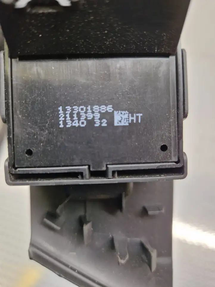 Opel Astra J (2009 - 2012) 13301886 Кнопка стеклоподъемников — фото 2