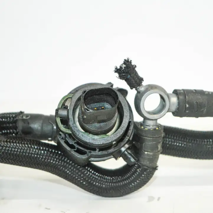 Audi A4 S4 B7 8E 8H (2004 - 2009) 059130300BF Трубка топливной системы — фото 5