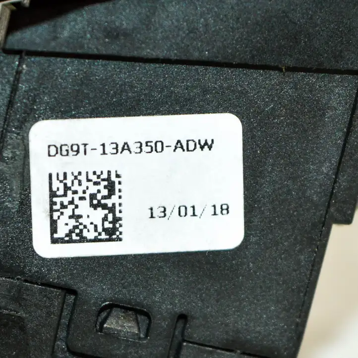 Ford Ecosport (2018 - ) DG9T13A350ADW Включатель аварийных фонарей — фото 2