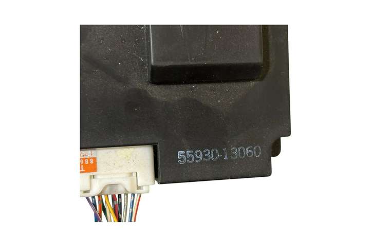 Toyota Corolla E120 E130 (2000 - 2004)  5593013060 Центральная консоль