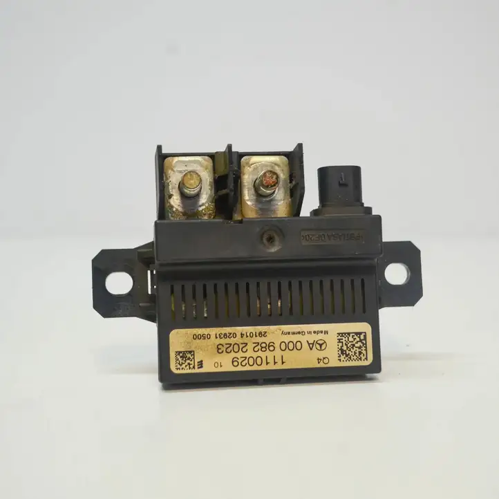 Mercedes-Benz A W176 (2012 - 2018) A0009822023 Реле аварийных фонарей — фото 1