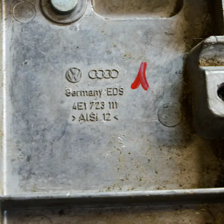 Audi A8 S8 D3 4E (2005 - 2007) 4E1723111 Другая часть кузова — фото 2