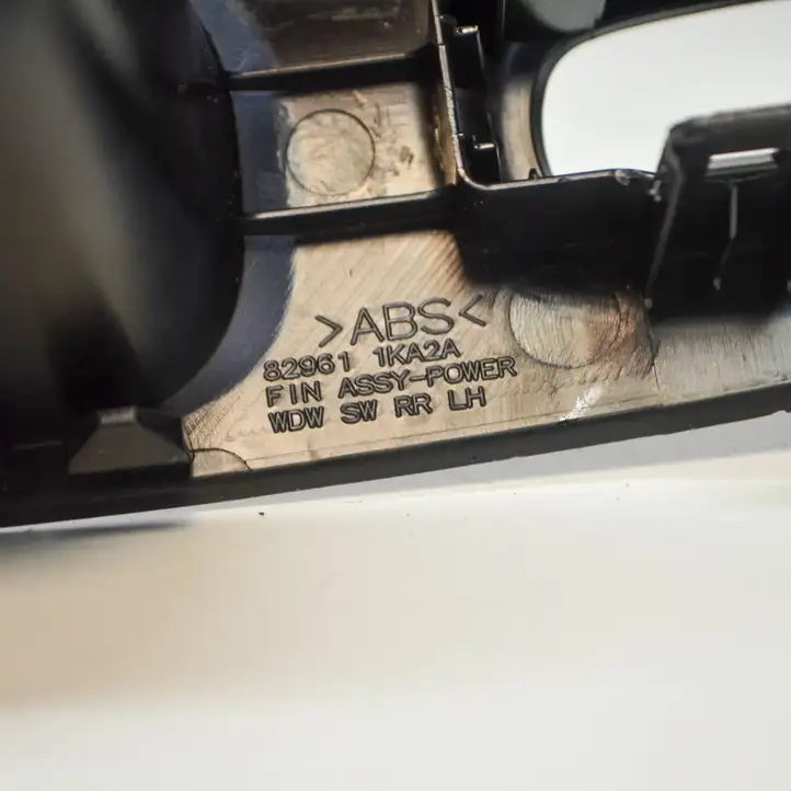 Nissan Juke I F15 (2010 - 2018) 829611KA2A Прочие детали салона — фото 5