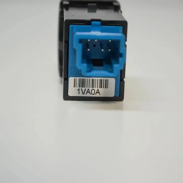 Nissan Juke I F15 (2010 - 2018) 50618A1VA0A Кнопка фаркопа в багажнике — фото 5