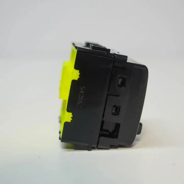 Nissan Juke I F15 (2010 - 2018) 5428K2 Кнопка фаркопа в багажнике — фото 4