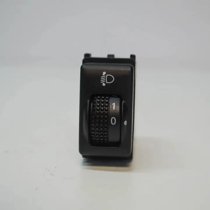 Nissan Juke I F15 (2010 - 2018) 25190BV80A Кнопка фаркопа в багажнике — фото 1