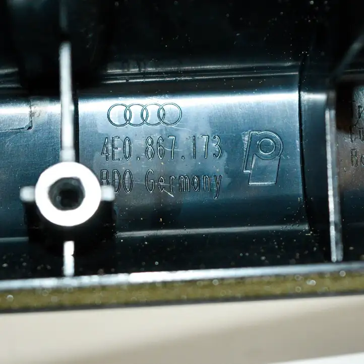 Audi A8 S8 D3 4E (2007 - 2010) 4E0867173 Прочие детали салона — фото 3
