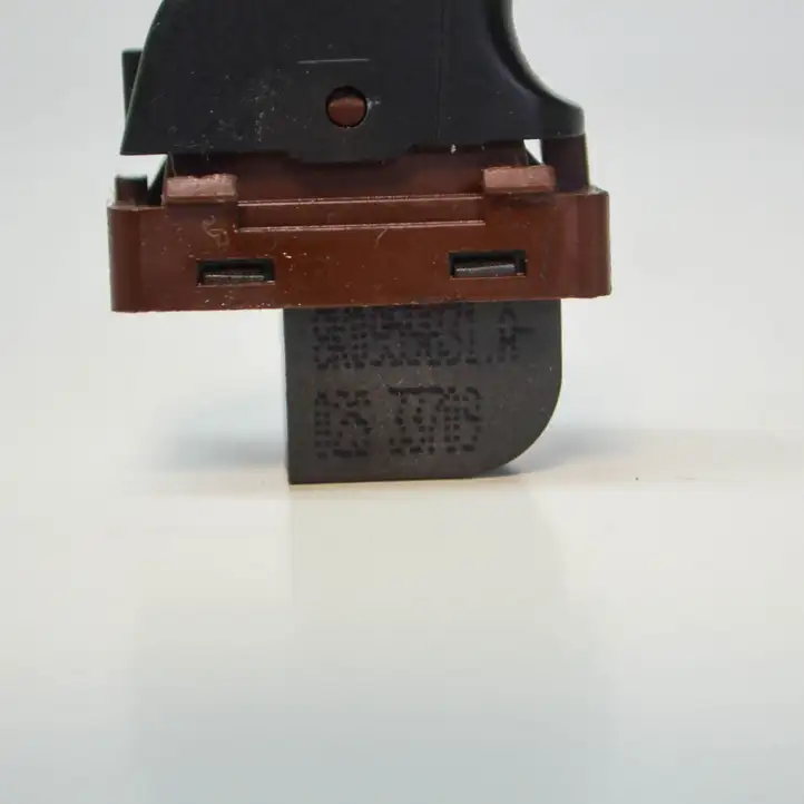 Audi A4 S4 B8 8K (2007 - 2011) 8K0959831A Кнопка закрытия багажника — фото 5