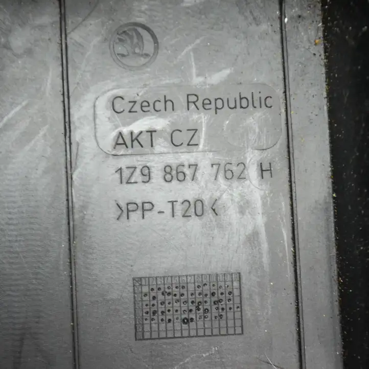 Skoda Octavia Mk2 (1Z) (2004 - 2013) 1Z9867762H Прочие детали салона — фото 7