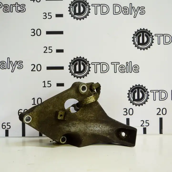 BMW 3 E90 E91 (2005 - 2012) 6775041 Кронштейн двигателя — фото 1