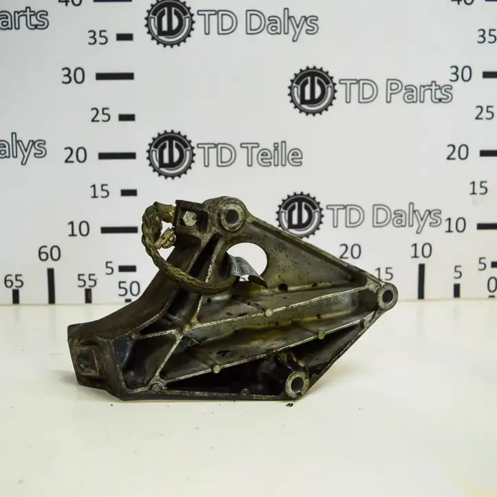 BMW 3 E90 E91 (2005 - 2012) 6775041 Кронштейн двигателя — фото 3