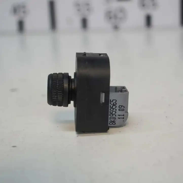 Audi A4 S4 B8 8K (2007 - 2011) 8K0959565 Кнопка фаркопа в багажнике — фото 2