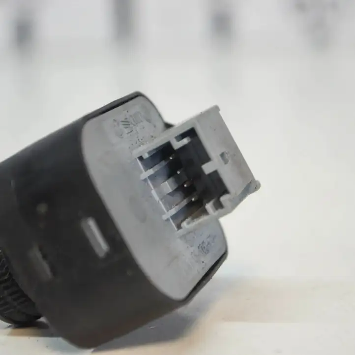 Audi A4 S4 B8 8K (2007 - 2011) 8K0959565 Кнопка фаркопа в багажнике — фото 4