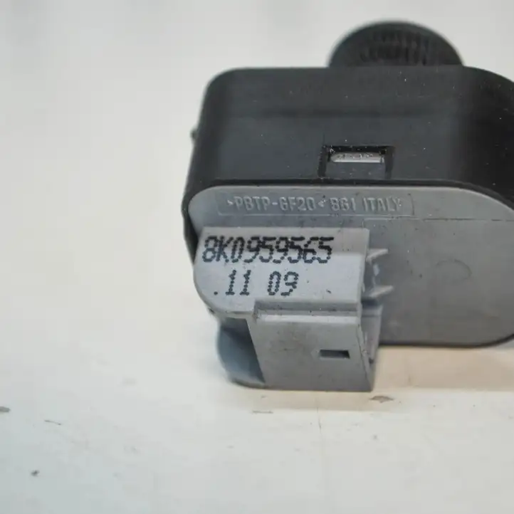 Audi A4 S4 B8 8K (2007 - 2011) 8K0959565 Кнопка фаркопа в багажнике — фото 5