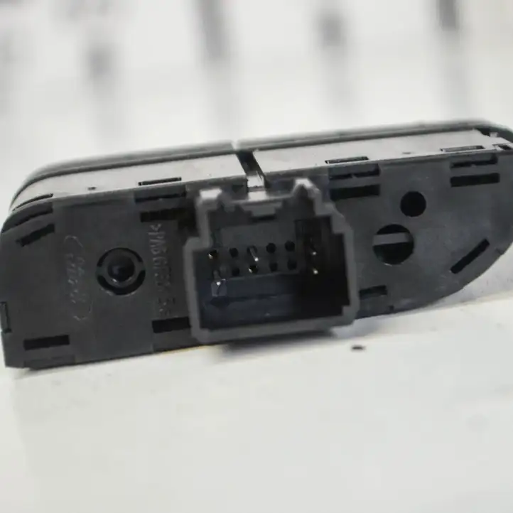 Ford Kuga II (2013 - 2019) F1CT14B436EA Кнопка фаркопа в багажнике — фото 5