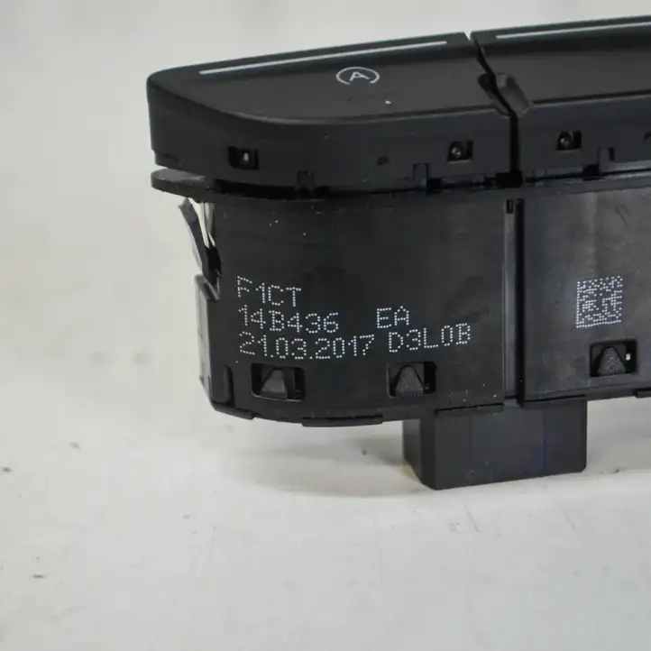 Ford Kuga II (2013 - 2019) F1CT14B436EA Кнопка фаркопа в багажнике — фото 6
