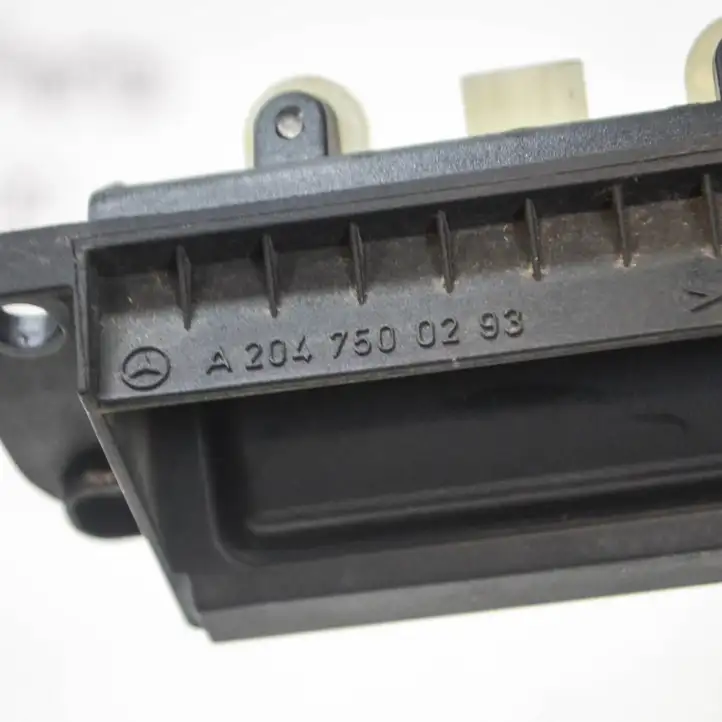 Mercedes-Benz C W204 (2007 - 2014) A2047500293 Кнопка закрытия багажника — фото 6