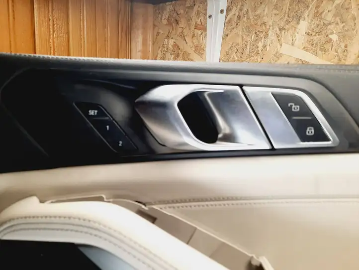 BMW X5 G05 (2018 - ) 11706112 Обшивка передней двери — фото 4