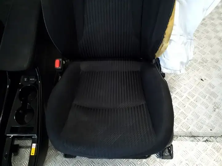 Toyota Prius Prime (2017 - ) Комплект салона — фото 23