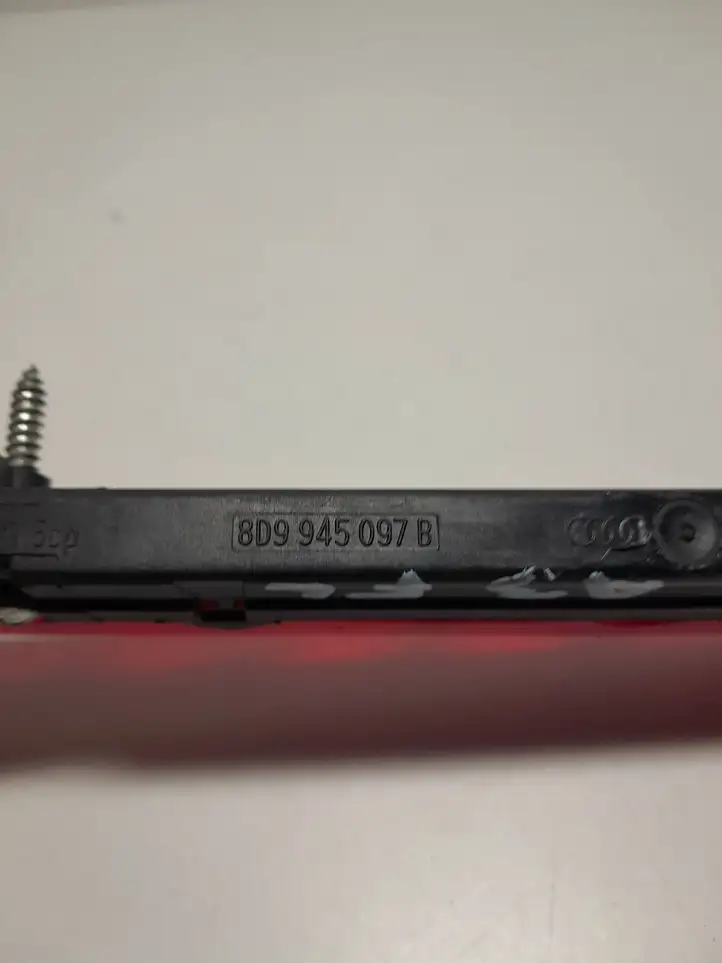 Audi A3/S3 8L (2000 - 2003) 8D9945097B Дополнительный стоп фонарь — фото 2