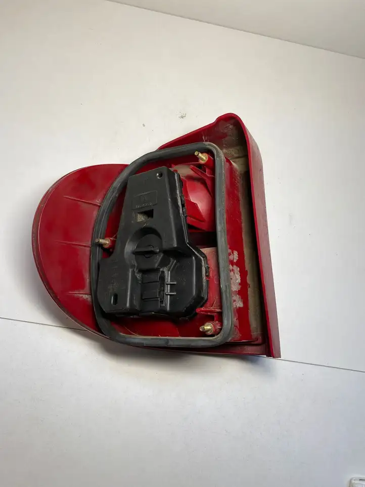 Seat Alhambra (Mk1) (1996 - 2000) 907338335 Задний фонарь в кузове — фото 4