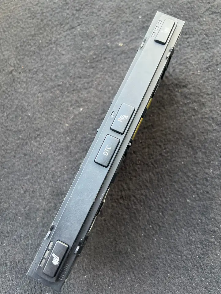 BMW 5 E60 E61 (2004 - 2010) 6952479 Включатель обогрева — фото 1