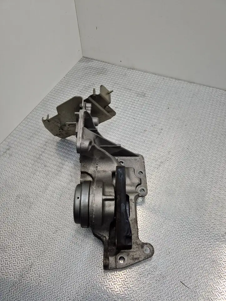 Nissan Qashqai (2006 - 2010) 11220JD700 Опора двигателя — фото 1
