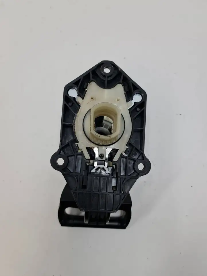 Renault Clio III (2005 - 2012) 8200269378 Кронштейн запасного колеса — фото 4