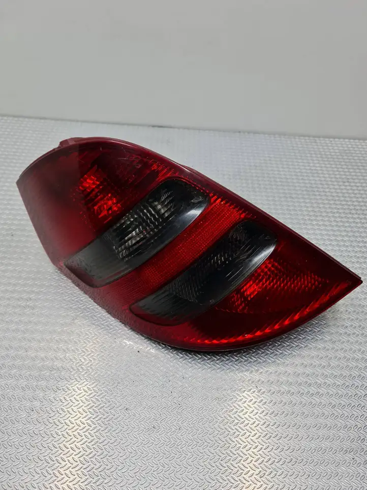 Mercedes-Benz A W169 (2004 - 2012) A1698200964 Задний фонарь в кузове — фото 1