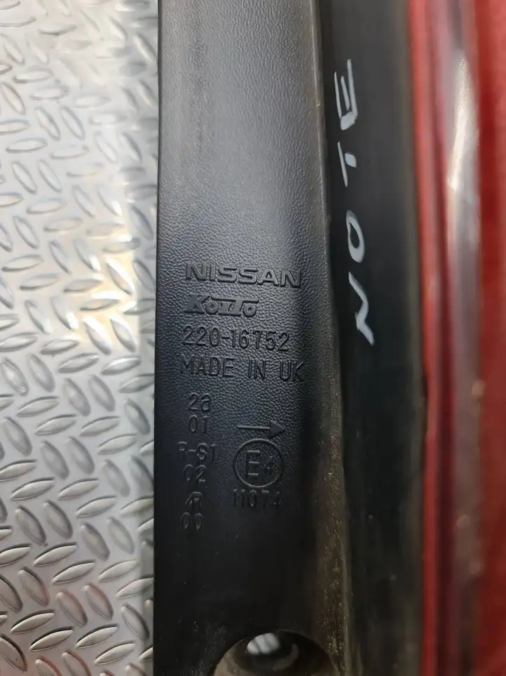 Nissan Note (E11) (2006 - 2014) 22016752 Задний фонарь в кузове — фото 2