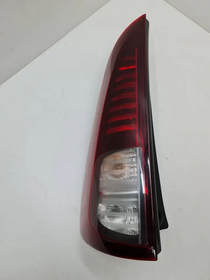 Renault Espace - Grand espace IV (2004 - 2014) 8200394722 Задний фонарь в кузове — фото 1