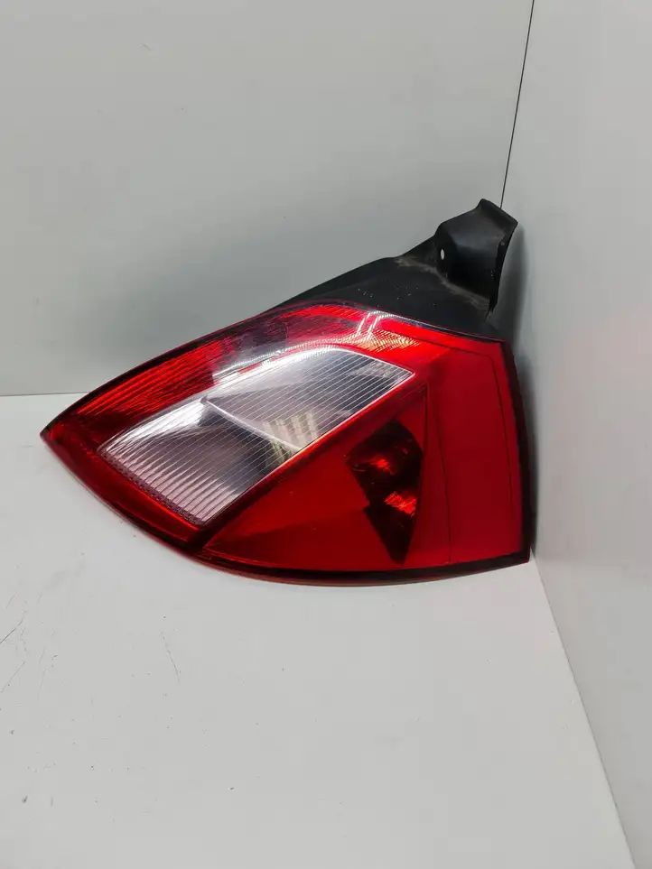 Renault Megane II (2002 - 2005) 8200073237 Задний фонарь в кузове — фото 1