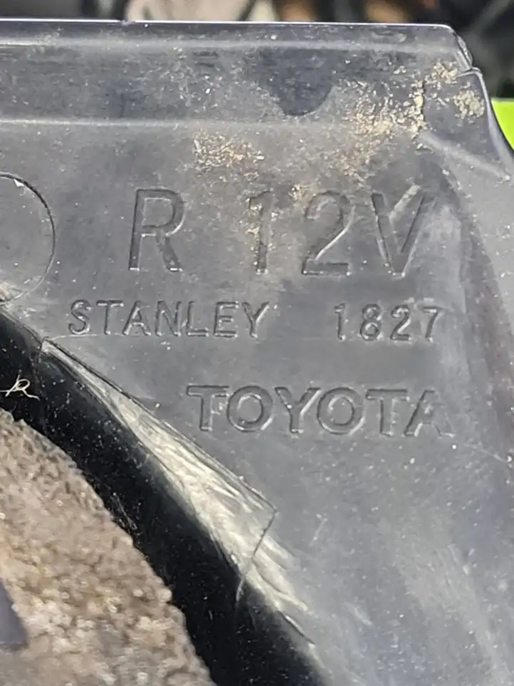 Toyota Corolla Verso E121 (2001 - 2004) 1827 Задний фонарь в кузове — фото 2