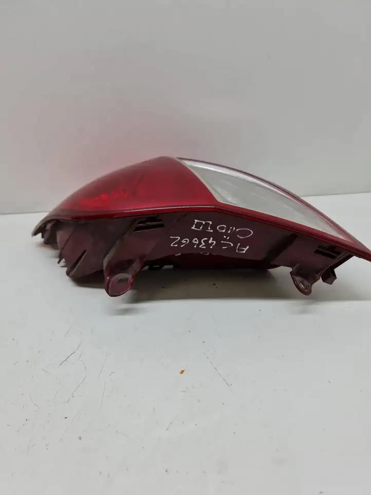 Renault Clio IV (2012 - 2019) 8200886946 Задний фонарь в кузове — фото 4