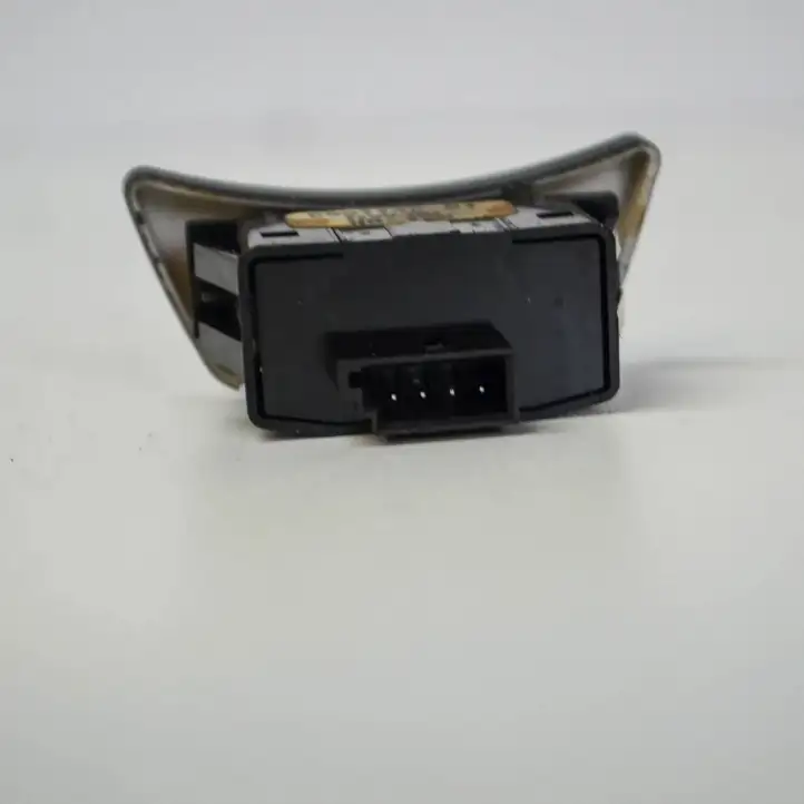 BMW 5 E60 E61 (2004 - 2010) 6981148 Кнопка фаркопа в багажнике — фото 5