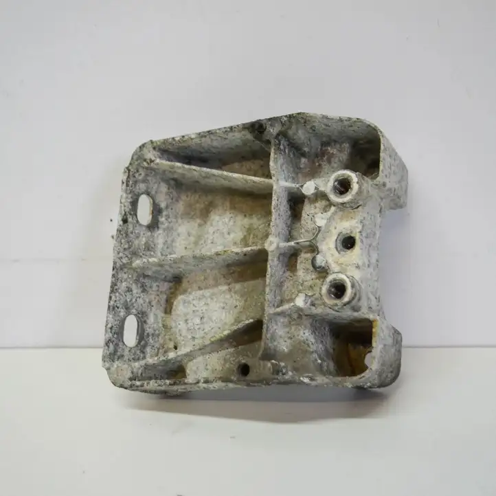 BMW 5 E60 E61 (2004 - 2010) 7010593 Кронштейн двигателя — фото 1