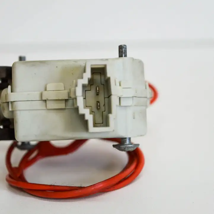 Audi A6 S6 C6 4F (2008 - 2011) 4F0810773C Замок крышки топливного бака — фото 4