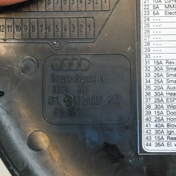 Audi A6 S6 C6 4F (2008 - 2011) 4F1857085 Боковая отделка панели приборов — фото 3